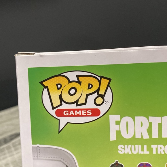 Funko Pop! Games | Fortnite #438: Skull Trooper - Collectable Vinyl Figure - Picture 11 of 12